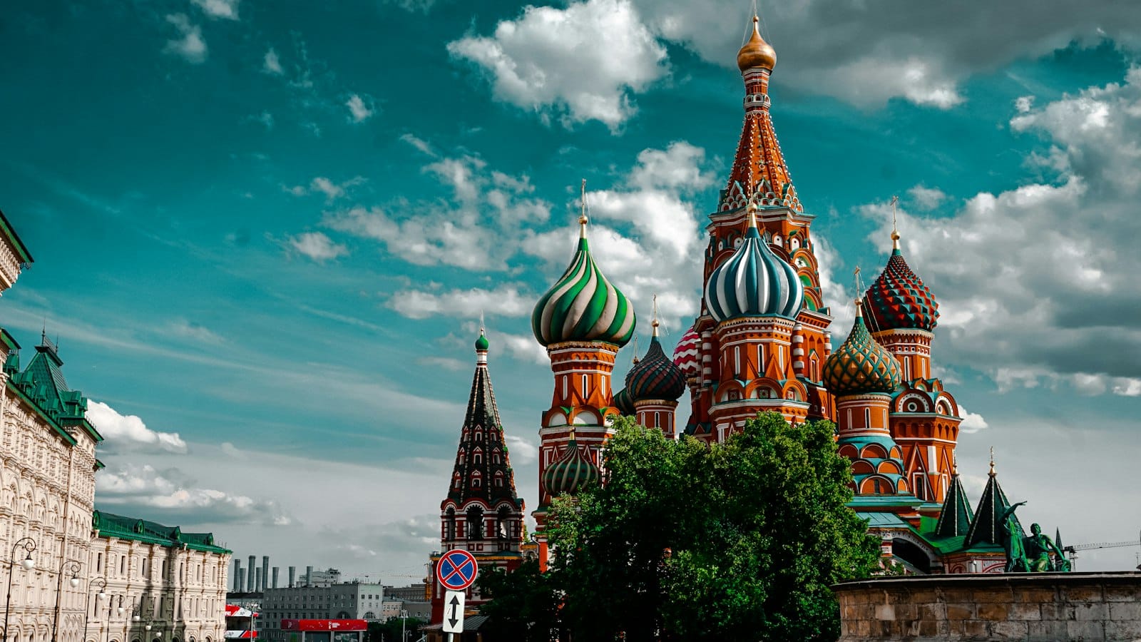 Ramal Tours – kremlin St. Basil's Cathedral at daytime